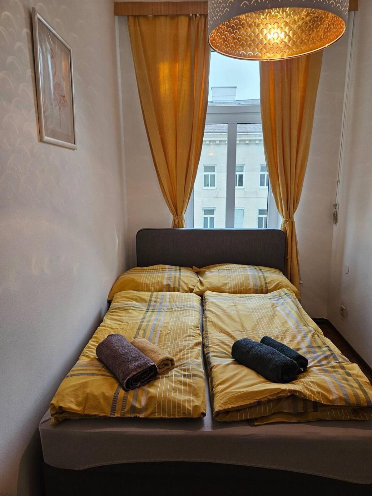 Apartment At Westbahnhof I Close To Shopping Street & Metro