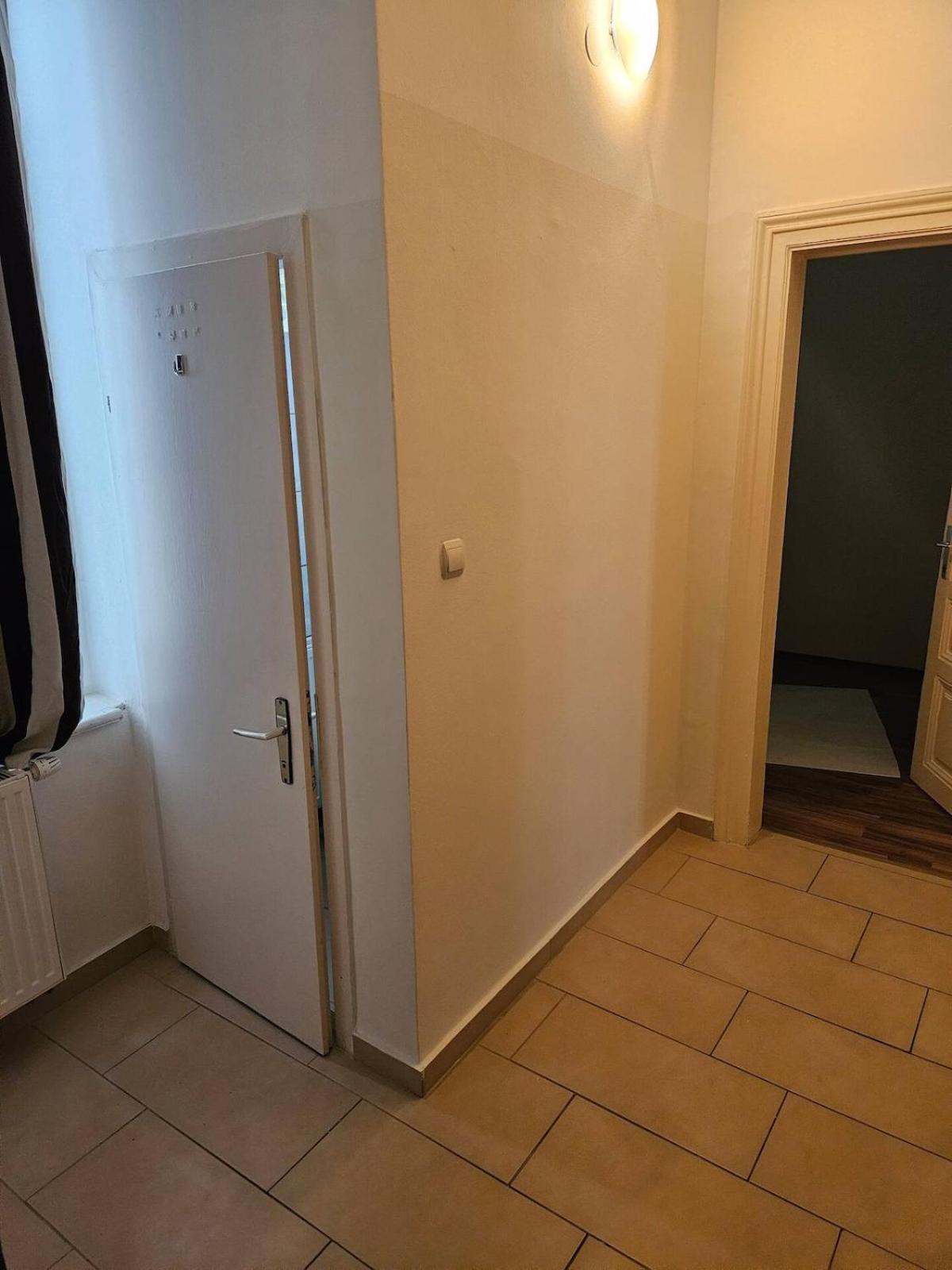 At Westbahnhof I Close To Shopping Street & Metro Apartment Wien